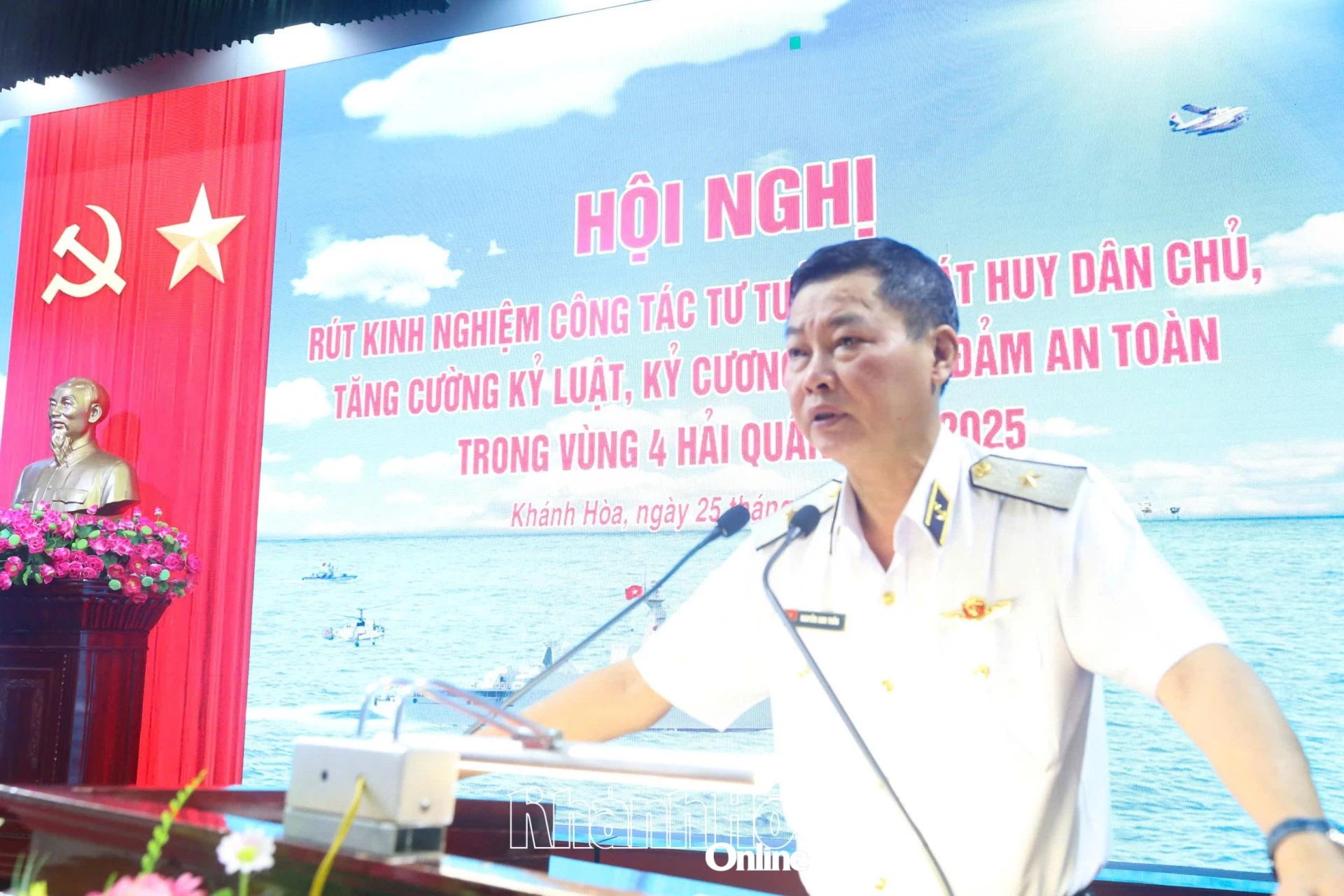 Chuẩn Đô đốc Nguyễn Anh Tuấn chủ trì hội nghị.