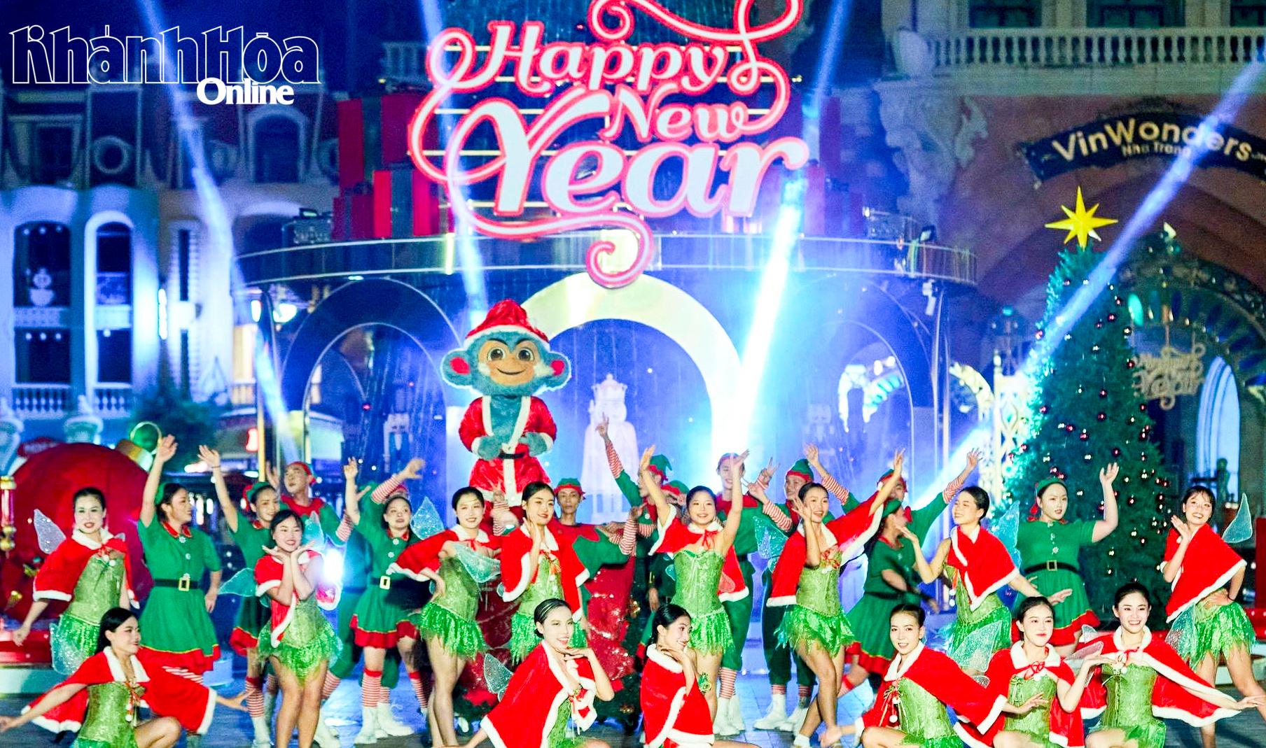 Đội vũ công VinWonders Nha Trang sẵn sàng cho màn biểu diễn chào đón năm mới 2026.
