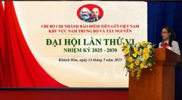 A sign with flowers in front of a red and white wall

AI-generated content may be incorrect.