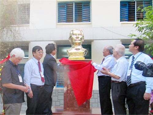 Giáo sư Tôn Thất Tùng-danh y thời đại Hồ Chí Minh