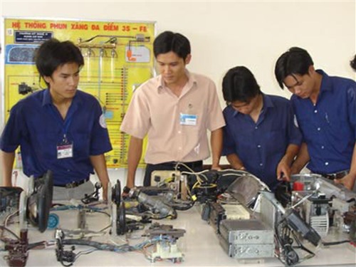 Trường nghề thấp thỏm