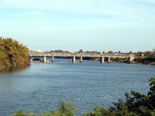 Nắng quê anh - Nhạc và lời: Trọng Liên, trình bày: Phương Nga