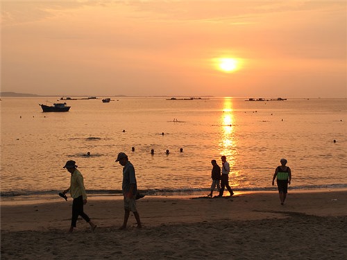 Biển đêm - Sáng tác: Nhạc sĩ Bá Khôi - Biểu diễn: Minh Trâm