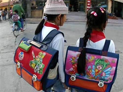 Cách đeo ba lô đúng để tránh chấn thương