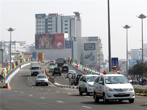 TP. Hồ Chí Minh: Thông xe hai cầu vượt lắp ghép đầu tiên