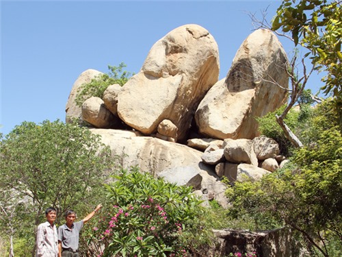 Núi Đình làng Phương Cựu