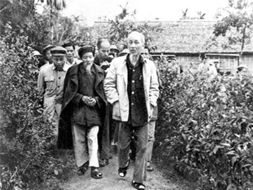 Ấm tình quê Bác