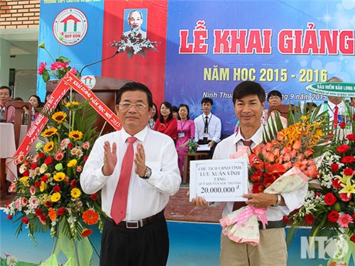 Đồng chí Lưu Xuân Vĩnh, Chủ tịch UBND tỉnh dự lễ khai giảng năm học mới