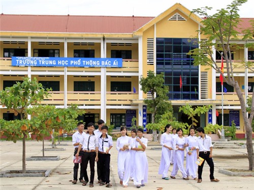 Chăm lo sự nghiệp trồng người