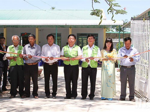 Đồng chí Trần Quốc Nam, Phó Chủ tịch UBND tỉnh dự khánh thành điểm trường mẫu giáo Tân Mỹ