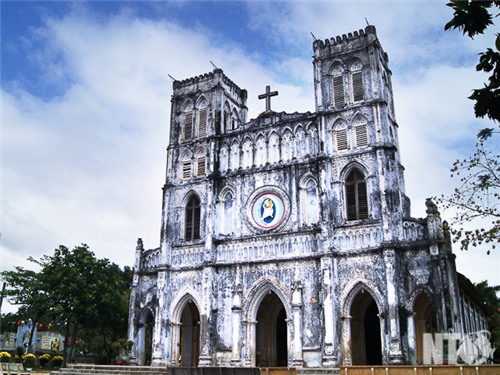 Khám phá xứ sở “Hoa vàng trên cỏ xanh”