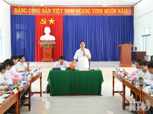 Đồng chí Nguyễn Đức Thanh, Ủy viên Trung ương Đảng, Bí thư Tỉnh ủy, Chủ tịch HĐND tỉnh làm việc với Đảng ủy xã Lâm Sơn