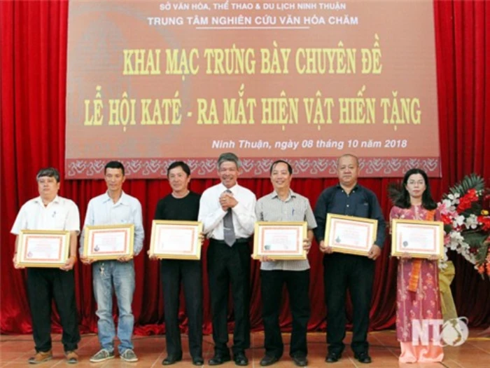 Khai mạc trưng bày Lễ hội Katê và các hiện vật được hiến tặng