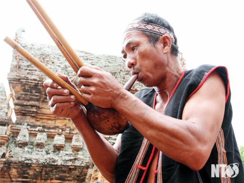 Nghệ nhân khèn bầu Kadá Phượng