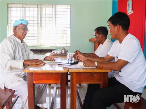 Người có uy tín Cầu nối giữa ý Đảng, lòng dân