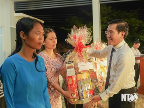 Đồng chí Phạm Văn Hậu, Phó Bí thư Thường trực Tỉnh ủy, Chủ tịch HĐND tỉnh dự “Ngày hội Đại đoàn kết toàn dân tộc” năm 2022