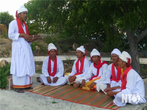 Cần bảo tồn và phát huy di sản  sách lá buông của người chăm