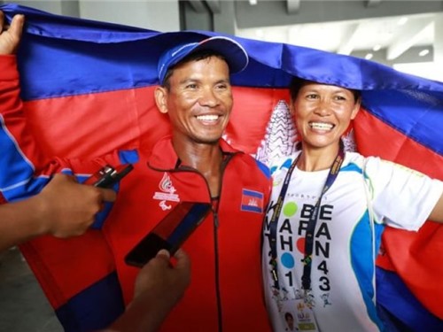 ASEAN Para Games 12: Tấm gương vượt mọi định kiến của cặp đôi VĐV chủ nhà