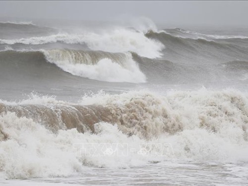 Nhiều vùng biển có gió mạnh, sóng lớn