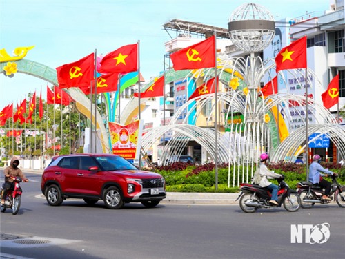 Phát huy tinh thần Cách mạng Tháng Tám và Quốc khánh 2/9  xây dựng quê hương giàu đẹp, văn minh