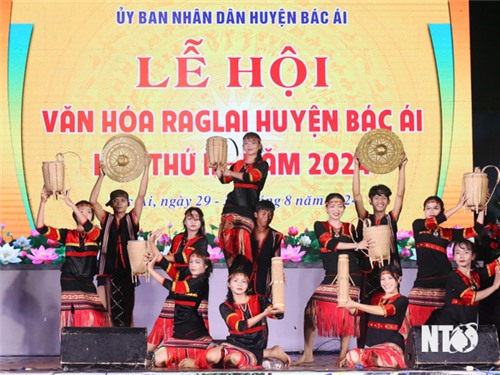 Ngày hội văn hóa Raglai thu hút đông đảo nhân dân địa phương và du khách đến tham dự và trải nghiệm