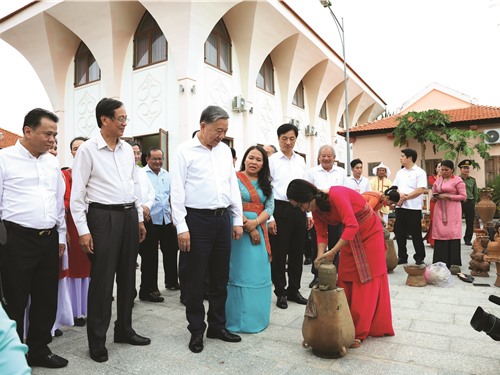 Cùng cả nước, quyết  tâm đưa Ninh Thuận bước vào Kỷ nguyên mới, Kỷ nguyên vươn mình của dân tộc