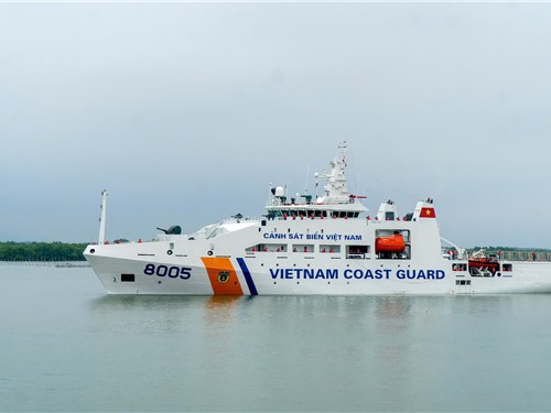 Tàu Cảnh sát biển 8005 xuất phát lên đường thực hiện nhiệm vụ khảo sát vùng biển, đảo ven bờ