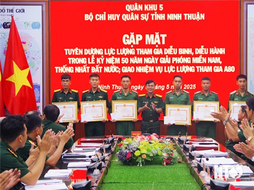 Tuyên dương lực lượng hoàn thành nhiệm vụ diễu binh, diễu hành Lễ kỷ niệm 50 năm Ngày giải phóng miền Nam, thống nhất đất nước