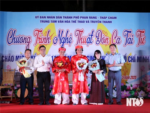 Chương trình nghệ thuật  Đờn ca tài tử mừng kỷ niệm 135 năm Ngày sinh Chủ tịch Hồ Chí Minh