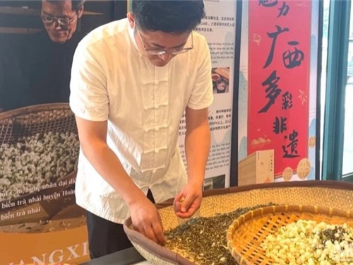 Từ chén trà đến “hành trình đỏ” - Nhịp cầu kết nối nhân dân Việt-Trung