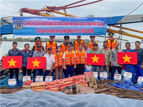 Bộ Tư lệnh Vùng Cảnh sát biển 3 đồng hành cùng ngư dân