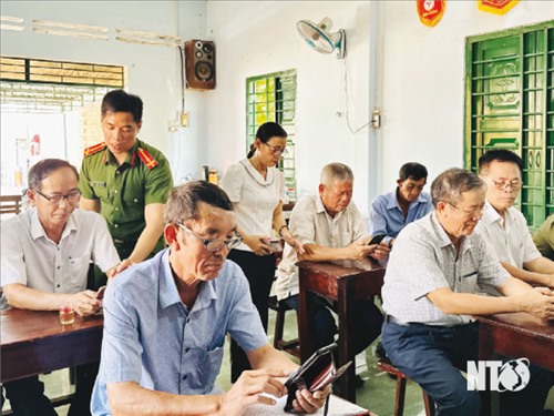 Triển khai sâu rộng, kịp thời việc lấy ý kiến nhân dân về dự thảo sửa đổi Hiến pháp qua VNeID