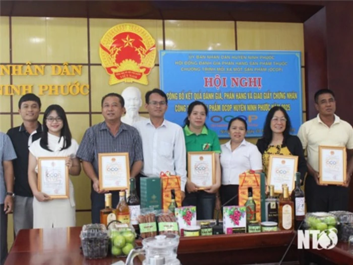 Ninh Phước: Công bố, trao giấy chứng nhận sản phẩm OCOP cấp huyện năm 2025