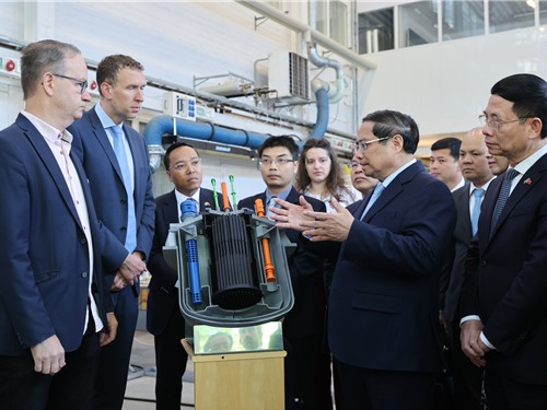 Thủ tướng làm việc với Phòng thí nghiệm hạt nhân của Viện Nghiên cứu Hoàng gia Thụy Điển