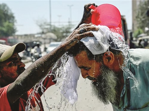 Vấn đề sống còn trước thực trạng biến đổi khí hậu nghiêm trọng