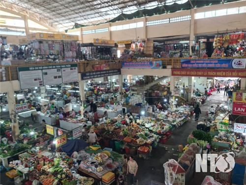 Tiểu thương chợ Phan Rang trở lại hoạt động kinh doanh bình thường