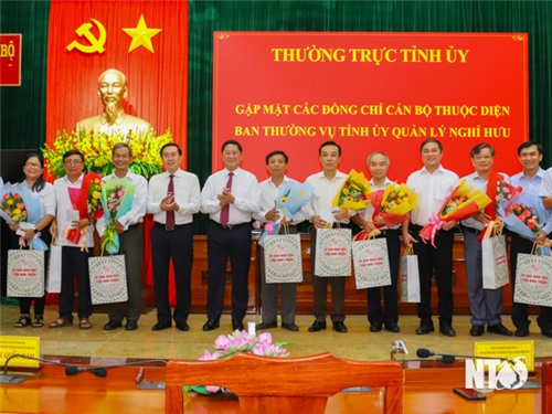 Thường trực Tỉnh ủy gặp mặt các cán bộ  thuộc diện Ban Thường vụ Tỉnh ủy quản lý nghỉ hưu