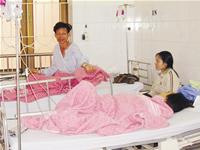 Bệnh nhân tiêu chảy cấp điều trị tại Viện Các bệnh truyền nhiễm và Nhiệt đới Quốc gia - Ảnh: TP