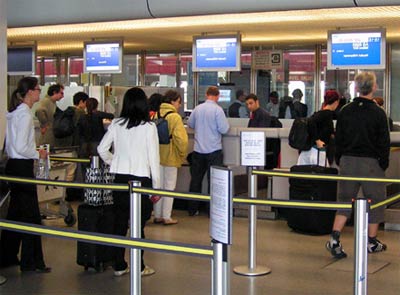 Khách hàng có nhiều cơ hội và sự lựa chọn khi đi bằng đường hàng không.