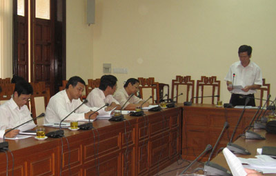 Họp báo về nội dung kỳ họp thứ 10, Hội đồng nhân dân tỉnh khoá V tại Văn phòng Đoàn DDBQH và HĐND tỉnh TT-Huế (16 Lê Lợi).