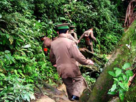 Việt Nam và Campuchia tăng cường hợp tác phòng chống buôn bán ma túy ở biên giới.