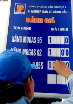 Học phí, xăng dầu đẩy chỉ số giá tháng 9 tăng vọt