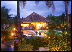 Buổi tối ở khu nghỉ mát Ana Mandara.