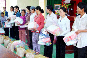 Chăm lo cho người nghèo để ai cũng được đón Tết