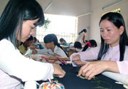 Dạy nghề thêu ở xã Vĩnh Hiệp, Nha Trang.