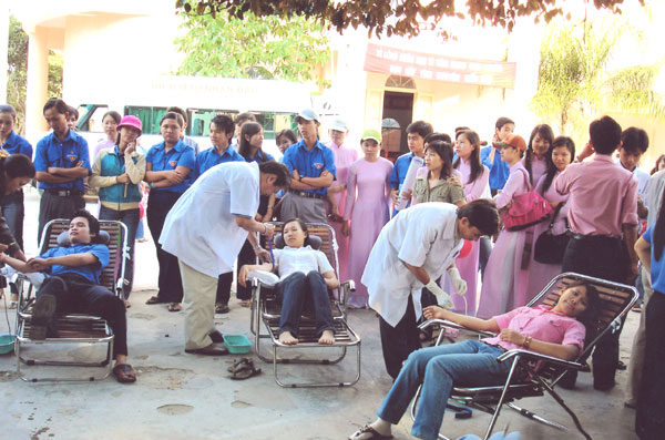 Hiến máu nhân đạo trở thành một phong trào trong xã hội.