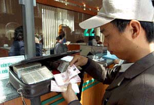 Tăng mức lương tối thiểu vùng từ 1-1-2013