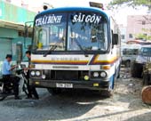 Bắt nhóm đối tượng bài bạc bịp trên xe khách