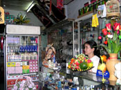 Quà tặng thầy, cô giáo nhân ngày 20-11: Đa dạng, thuận tiện và… bất ngờ