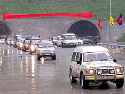 Đoàn xe tay caravan lái nghịch vào miền Trung. Ảnh: Tổng cục du lịch.